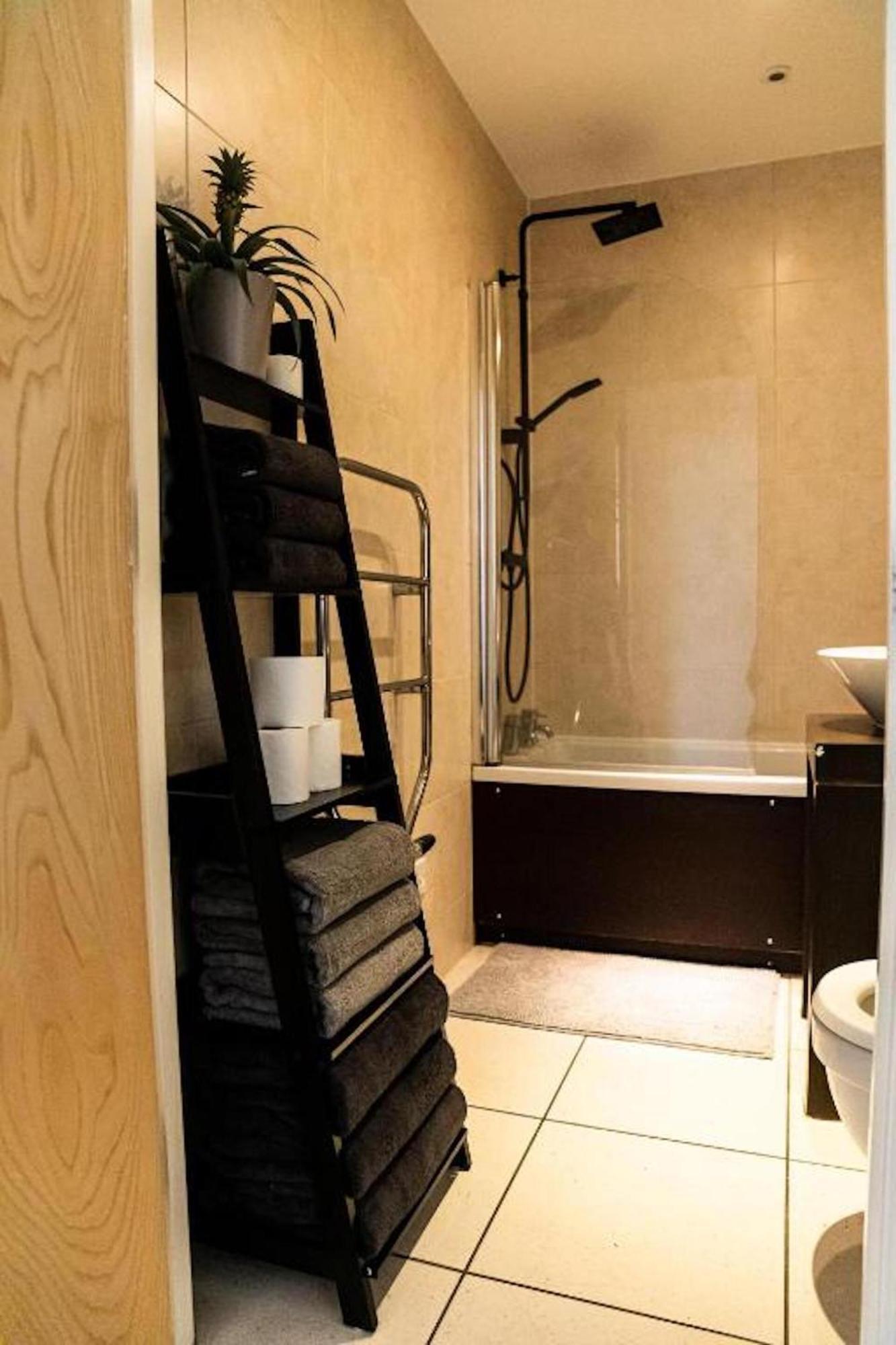 Whitechapel Two Bedroom Luxury Apartment - Free Private Parking - City Views 伦敦 外观 照片